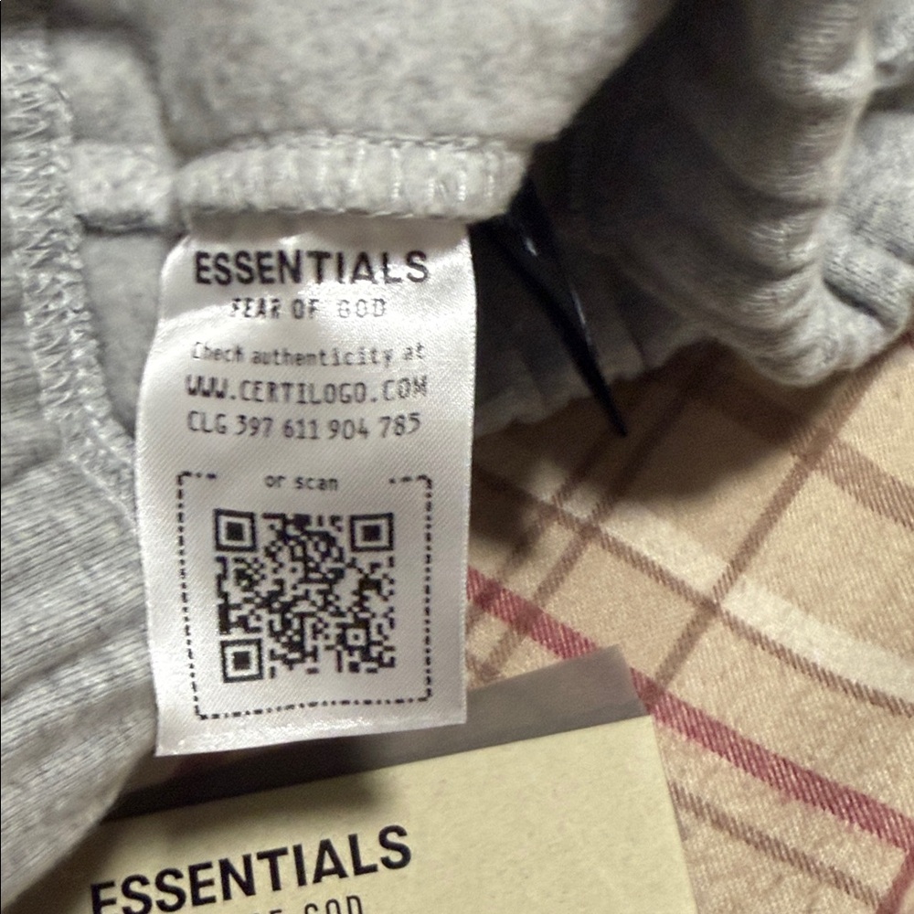 Essentials Sweatpants - Picture 10 of 11